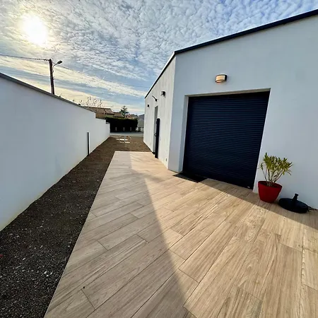 House Neuve 4 People - Close To La - Ext *
